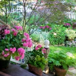 Идеи за декорация на външните стълби с цветя