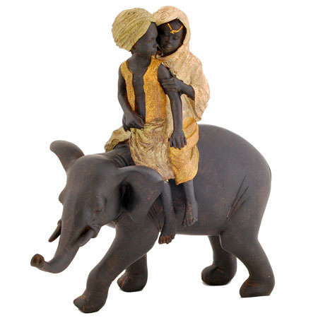 Декорация - деца върху слон
